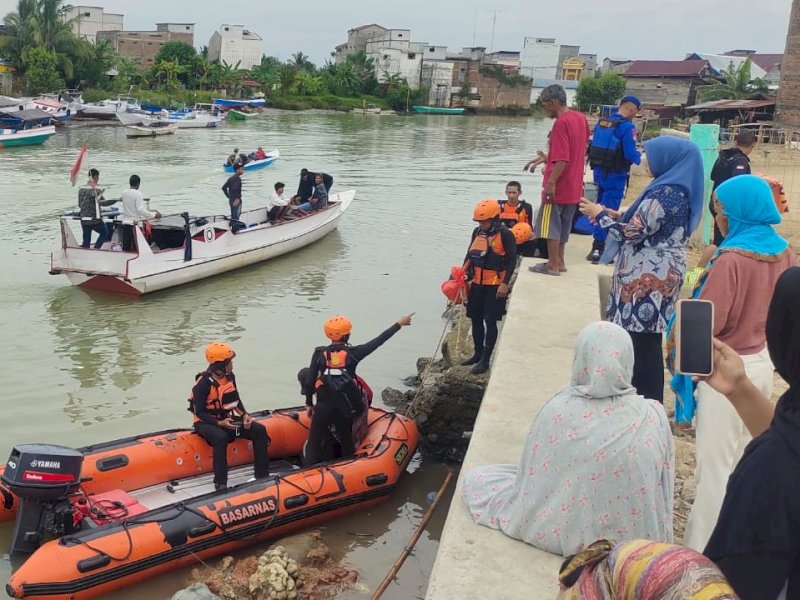 Tim SAR gabungan melakukan pencarian seorang nelayan bernama Aziz Dg. Malewa (56) dilaporkan hilang kontak saat melaut di perairan Siwa, Kabupaten Wajo, Sulawesi Selatan. @Jejakfakta/dok. Basarnas