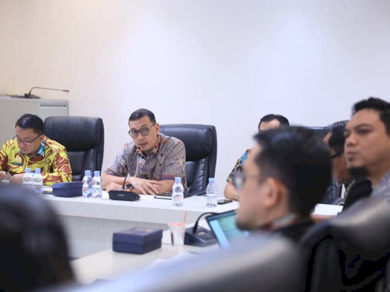 Sekretaris Daerah (Sekda) Makassar, Andi Zulkifly, saat memimpin rapat koordinasi tindak lanjut serah terima sarana dan prasarana Pusat Niaga Daya di ruang rapat Sekda, Kamis (15/1/2026). @Jejakfakta/dok. Humas Pemkot Makassar
