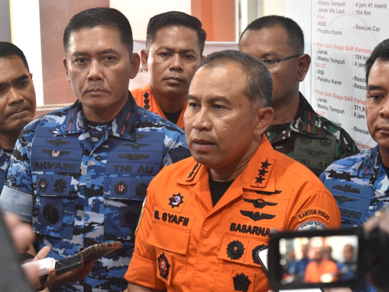 Kepala Basarnas, Marsekal Madya TNI Mohammad Syafii, saat memberikan keterangan pers di Makassar, Senin (19/1/2026). @Jejakfakta/dok. Humas Basarnas