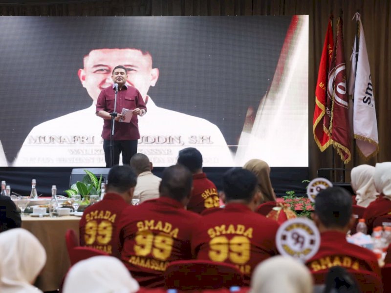 Wali Kota Makassar, Munafri Arifuddin, saat memberikan sambutan pada acara Pengukuhan Pengurus IKA SMADA di Swiss-Belhotel Makassar, Jalan Ujung Pandang, Sabtu malam (17/1/2025). @Jejakfakta/dok. Humas Pemkot Makassar