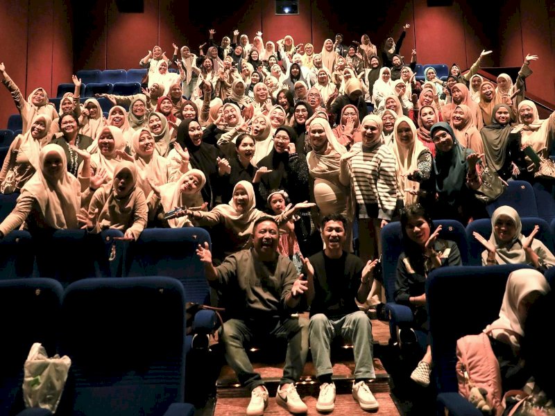 Ketua TP PKK Kota Makassar, Melinda Aksa, bersama pengurus TP PKK Kota Makassar, Pokja Bunda PAUD Kota Makassar, serta Dekranasda Kota Makassar usai nonton bareng (nobar) film Uang Passolo di XXI Mall Ratu Indah, Selasa (20/01/2026). @Jejakfakta/dok. Humas Pemkot Makassar