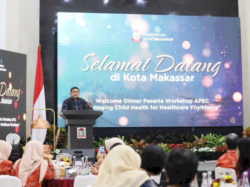 Wali Kota Makassar Munafri Arifuddin, saat menyambut langsung para delegasi dan peserta workshop dari berbagai negara anggota Asia-Pacific Economic Cooperation (APEC), dalam jamuan resmi di Baruga Anging Mamiri, Rumah Jabatan Wali Kota Makassar, Rabu malam (21/1/2026). @Jejakfakta/dok. Humas Pemkot Makassar