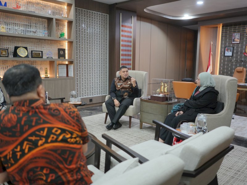 Wali Kota Makassar, Munafri Arifuddin, saat memimpin rapat bersama PT Sarana Utama Synergy (PT SUS) selaku pihak pengelola proyek PSEL, Kamis (29/1/2026). @Jejakfakta/dok. Istimewa