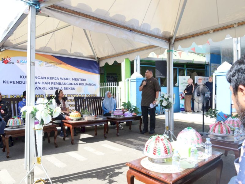 Wali Kota Makassar Munafri Arifuddin, saat mendampingi  kunjungan kerja Wakil Menteri Kependudukan dan Pembangunan Keluarga (Wamendukbangga), Ratu Ayu Isyana Bagoes Oka, di Kecamatan Manggala, Kota Makassar, Jumat (30/1/2026). @Jejakfakta/dok. Istimewa