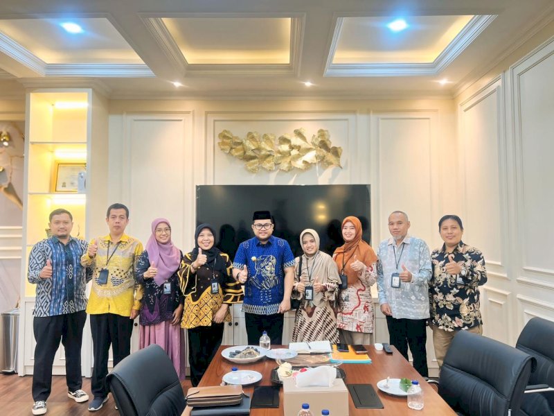 Wakil Bupati Gowa, Darmawangsyah Muin, saat menerima audiensi Kepala BPS Kabupaten Gowa, Ari Prihandini, di Ruang Kerja Wakil Bupati Gowa, Jumat (30/1/2026). @Jejakfakta/dok. Humas Pemkab Gowa