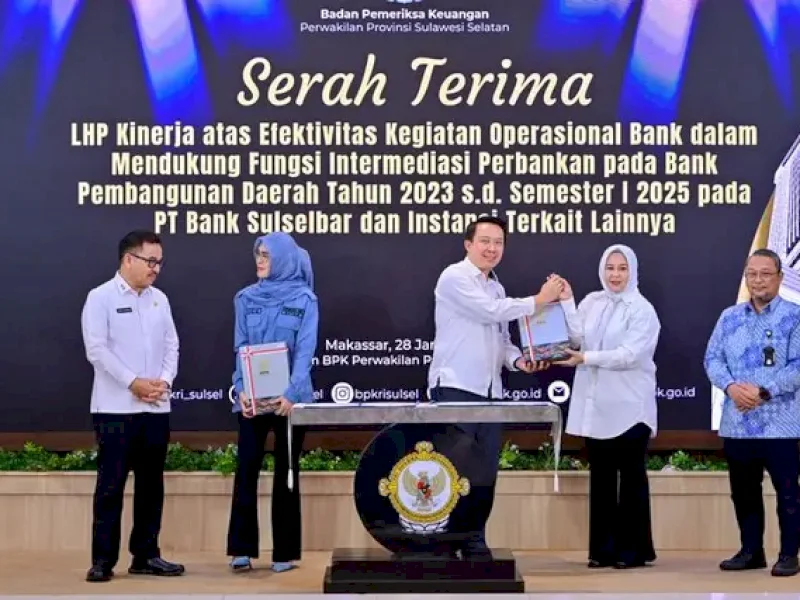 Wakil Gubernur Sulawesi Selatan (Sulsel), Fatmawati Rusdi (kanan) berjabat tangan dengan Kepala BPK Perwakilan Sulsel, Winner Franky Halomoan Manalu di Auditorium Lantai 2 Kantor BPK Perwakilan Sulsel, Makassar, Kamis (29/1/2026). (Foto: Dok. Pemprov Sulsel).