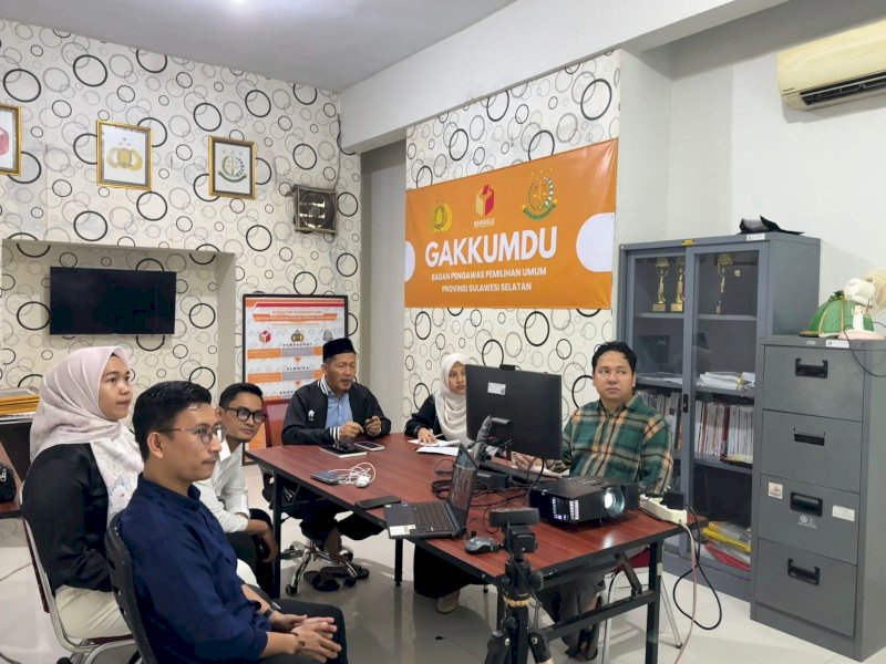 Koordinator Divisi Pencegahan dan Partisipasi Masyarakat Bawaslu Sulsel, Saiful Jihad, saat memimpin rapat koordinasi daring yang diikuti oleh 24 Bawaslu Kabupaten/Kota se-Sulawesi Selatan, Jumat (6/2/2026). @Jejakfakta/dok. Istimewa