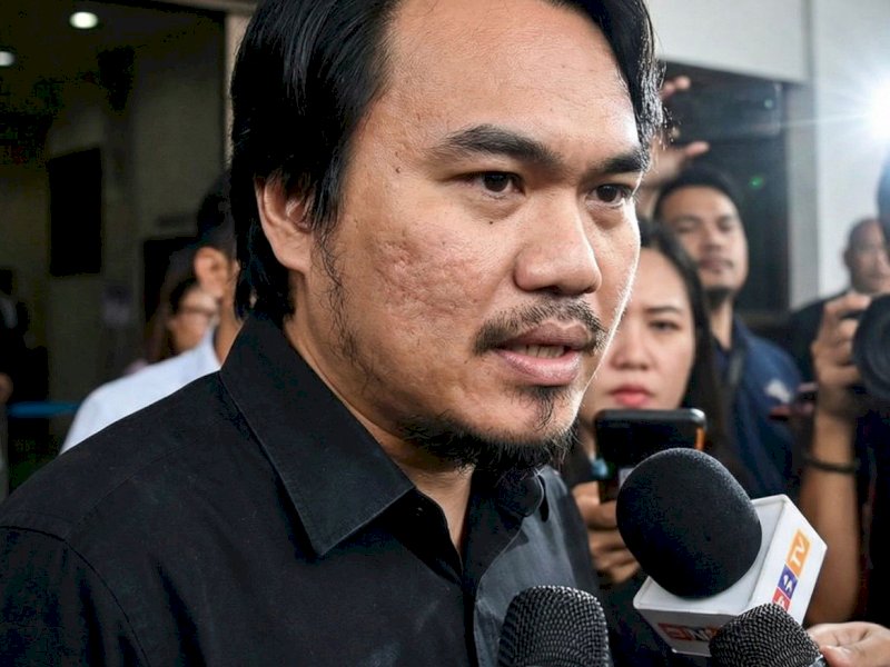 Pemimpin Departemen Litigasi & Non Litigasi Bank Sulselbar, Fadli Mappisabbi, saat memberikan keterangan  di Kantor Otoritas Jasa Keuangan (OJK) Sulsel, Jumat (6/2/2026). @Jejakfakta/dok. Istimewa