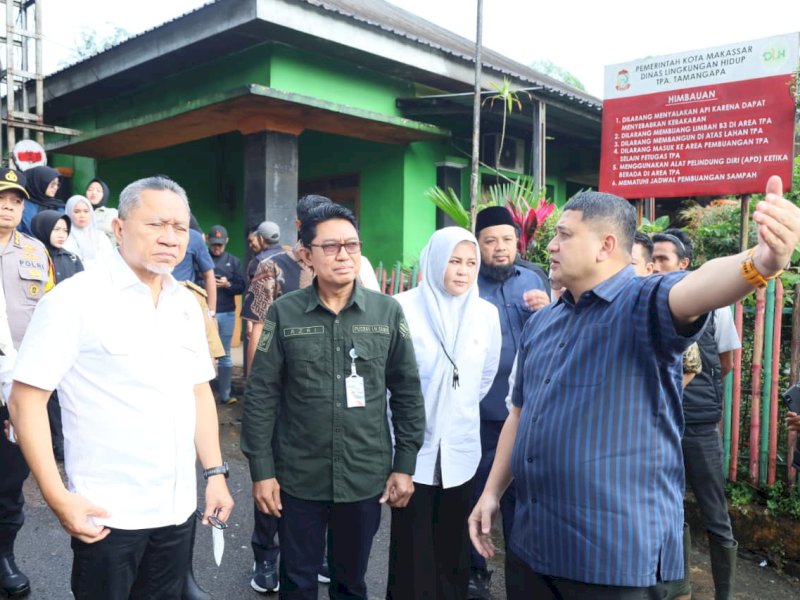Menteri Koordinator Bidang Pangan RI, Zulkifli Hasan, saat meninjau TPA Antang bersama Wali Kota Makassar Munafri Arifuddin, Jumat (6/2/2026). @Jejakfakta/dok. Humas Pemkot Makassar