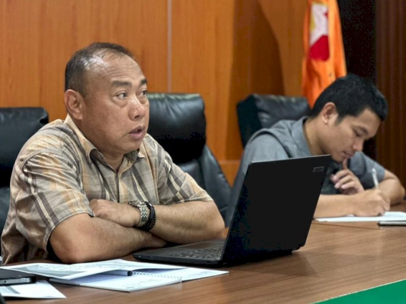 Bimbingan Teknis (Bimtek) Pengelolaan Jaringan Dokumentasi dan Informasi Hukum (JDIH),  yang diikuti secara daring oleh jajaran Bawaslu Kabupaten/Kota se-Sulawesi Selatan ini dipimpin langsung Koordinator Divisi Hukum dan Diklat, Andarias Duma di Ruang Sidang Bawaslu Sulsel, Selasa (10/02/2026). @Jejakfakta/dok. Istimewa

