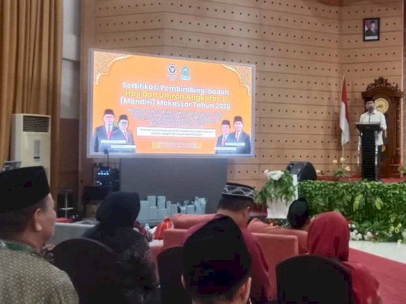 Rektor UIN Alauddin Makassar, Prof. Hamdan Juhannis, saat memberikan sambutan pada penutupan pendidikan Sertifikasi Pembimbing Haji Angkatan III (Mandiri) yang berlangsung di Sultan Alauddin Hotel and Convention, Rabu malam (11/2/2026). @Jejakfakta/Samsir