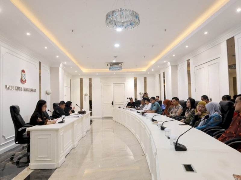 Penandatanganan perjanjian kerja sama Wali Kota Makassar, Munafri Arifuddin, dengan  BPJS Ketenagakerjaan dan Primaya Hospital Makassar di Kantor Balai Kota Makassar, Jumat (13/2/2026). @Jejakfakta/dok. Humas Pemkot Makassar