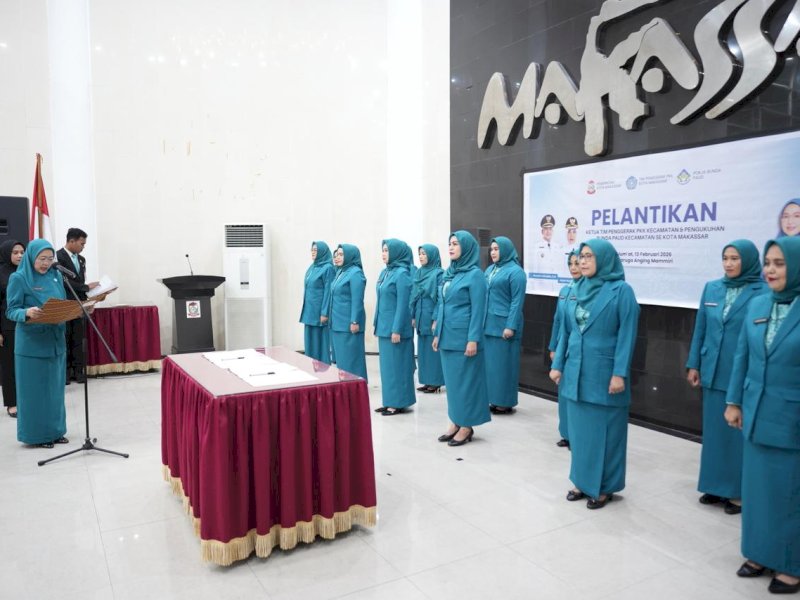 Ketua Tim Penggerak (TP) PKK Kota Makassar, Melinda Aksa, resmi melantik 13 Ketua TP PKK Kecamatan se-Kota Makassar sekaligus mengukuhkan mereka sebagai Bunda PAUD Kecamatan, Jumat (13/2/2026). @Jejakfakta/dok. Istimewa