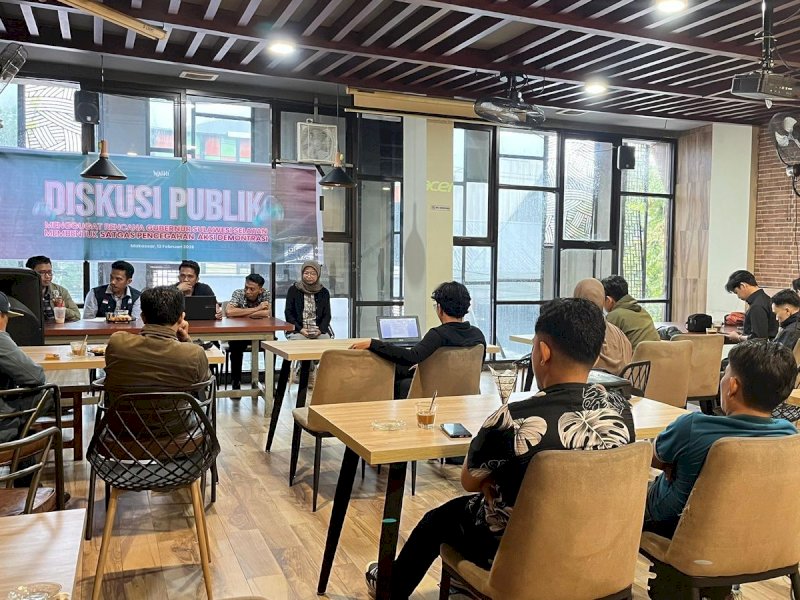 Diskusi publik bertajuk &ldquo;Menggugat Rencana Gubernur Sulawesi Selatan Membentuk Satgas Pencegahan Aksi Demonstrasi&rdquo; digelar di Nol Tiga Caf&eacute;, Jumat (13/4/2025). @Jejakfakta/Istimewa