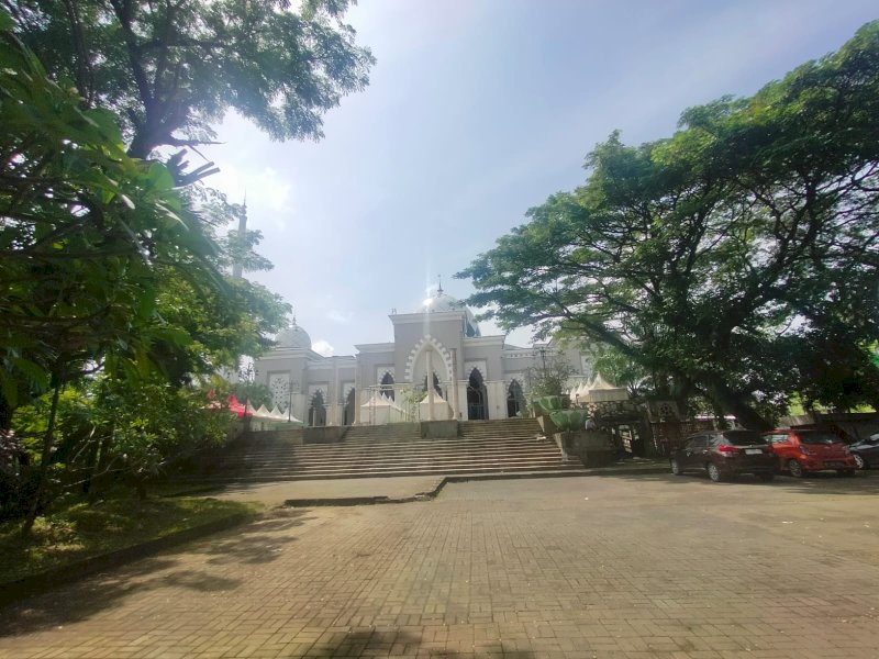 Pengurus Masjid Raya Makassar, Sulawesi Selatan, telah menyiapkan puluhan penceramah untuk mengisi ceramah salat Tarawih dan Subuh selama 30 hari penuh, selama bulan suci Ramadan 1447 Hijriah. @Jejakfakta/Samsir