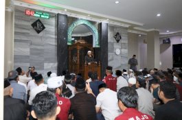 Subuh Berjamaah di Kecamatan Wajo, Munafri Arifuddin Tekankan Kebersihan, Ketertiban, dan Bahaya Konvoi Sahur