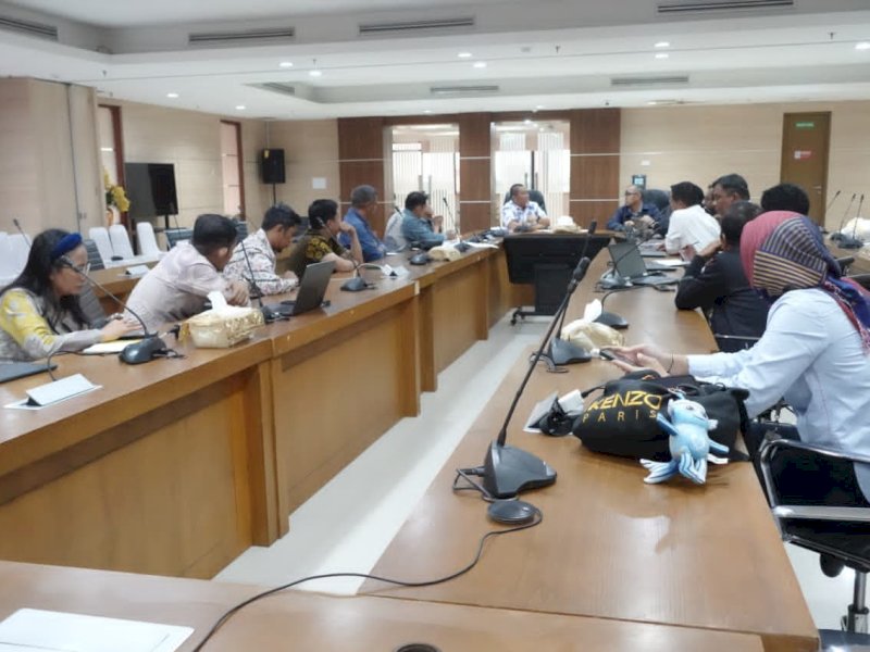  Bupati Luwu Timur, Irwan Bachri Syam, bersama Direktur dan Chief Sustainability and Corporate Affairs Officer PT Vale Indonesia (PTVI), Budiawansyah, didampingi Kepala Bapperida Kamal Rasyid serta jajaran Pemerintah Kabupaten Luwu Timur, melakukan kunjungan ke kantor Kementerian Energi dan Sumber Daya Mineral (ESDM), Jakarta, Selasa (24/02/2026). @Jejakfakta/dok. Istimewa