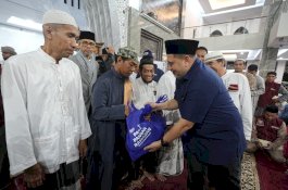 Safari Ramadan di Tamalanrea, Munafri Serahkan Paket Pangan untuk Dhuafa
