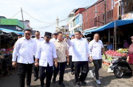 Jelang Idulfitri, Wali Kota Makassar dan Mendag Sidak Harga Komoditas di Pasar Terong