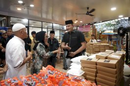 Kapolres Gowa Buka Pintu Rujab untuk Warga, Borong Dagangan Pedagang Kecil Saat Bukber Ramadan