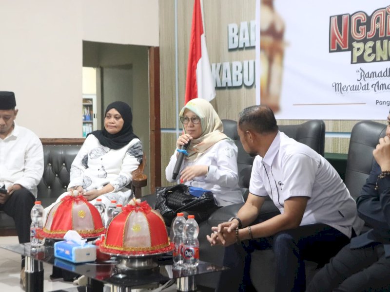 Ketua Bawaslu Provinsi Sulawesi Selatan, Mardiana Rusli, saat menghadiri Ngabuburit Pengawasan  &ldquo;Ramadhan dan Demokrasi: Merawat Amanah, Menjaga Ukhuwah&rdquo; ini dilaksanakan di Ruang Rapat Kantor Bawaslu Kabupaten Pangkep, Rabu (4/3/2026). @Jejakfakta/dok. Istimewa