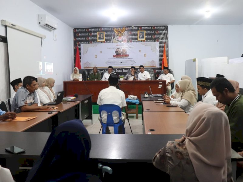 Bawaslu Kota Parepare menggelar kegiatan Ngabuburit Pengawasan dengan tema &ldquo;Harmoni Tata Kelola Pengawasan untuk Pemilu Berkualitas&rdquo;, dirangkaikan dengan penandatanganan Nota Kesepahaman (MoU) bersama PT Tinta Hijau Bersahaja, di Kantor Bawaslu Kota Parepare, Kamis (5/3/2026). @Jejakfakta/Istimewa
