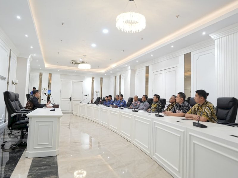 Wali Kota Makassar, Munafri Arifuddin, saat memimpin rapat bersama pengelola Balai Transportasi Darat Kementerian Perhubungan, Kamis (5/3/2026). @Jejakfakta/dok. Humas Pemkot Makassar