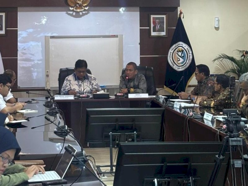 Bupati Luwu Timur, Irwan Bachri Syam didampingi Sekretaris Daerah, Dr. Ramadhan Pirade menggelar audiensi dengan Wakil Menteri Transmigrasi RI, H. Viva Yoga Mauladi di kantor pusat Kementerian Transmigrasi, Jakarta Selatan, pada Kamis (5/3/2026).@Jejakfakta/dok. Humas Pemkab Lutim