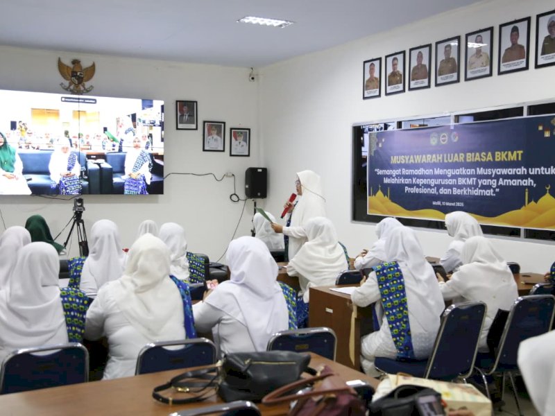 Wakil Bupati Luwu Timur, Hj. Puspawati Husler, yang juga menjabat sebagai Ketua Forum Kajian Cinta Al-Qur&rsquo;an (FKCA) Kabupaten Luwu Timur, menghadiri kegiatan Musyawarah Luar Biasa (Muslub) Badan Kontak Majelis Taklim (BKMT) Kabupaten Luwu Timur, di Media Center Diskominfo, Selasa (10/3/2026). @Jejakfakta/dok. Humas Pemkab Lutim