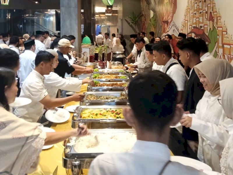 PT GMTD Tbk menggelar kegiatan Buka Puasa Bersama di Hotel Ibis Losari Makassar, Selasa (10/3/2026), untuk memperkuat kekeluargaan dan nilai kebersamaan di antara karyawan. @Jejakfakta/dok. Istimewa