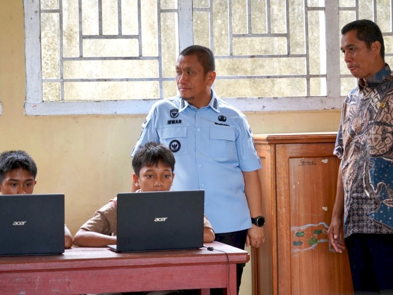 Bupati Luwu Timur, Irwan Bachri Syam, meninjau sejumlah fasilitas pelayanan masyarakat di Kecamatan Towuti, Kamis (12/03/2026). Salah satunya meninjau SMP Negeri 1 Wawondula. @Jejakfakta/dok. Humas Pemkab Lutim