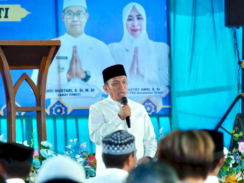 Bupati Luwu Timur, Irwan Bachri Syam menghadiri Safari Ramadan 1447 H/2026 terakhir di Kecamatan Towuti yang dirangkaikan dengan buka puasa bersama masyarakat di halaman Rumah Jabatan Camat Towuti, Kamis (12/03/2026). @Jejakfakta/dok. Humas Pemkab Lutim