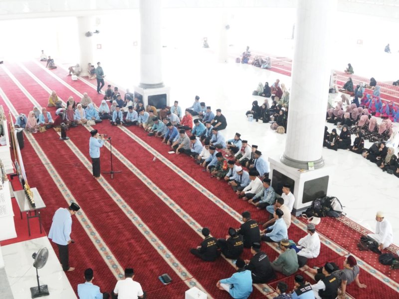 Wakil Bupati Gowa, Darmawangsyah Muin, saat menghadiri pembukaan Festival Ramadan 1447 Hijriah yang digelar oleh Badan Komunikasi Pemuda Remaja Masjid Indonesia (BKPRMI) Kabupaten Gowa di Masjid Agung Syekh Yusuf, Sabtu (13/3/2026). @Jejakfakta/dok. Humas Pemkab Gowa
