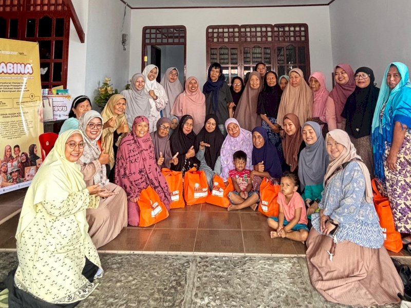 Sebanyak 40 keluarga pra-sejahtera menerima manfaat berupa paket sembako dan edukasi kesehatan melalui program Ramadan Berbagi Nasyiatul Aisyiyah (RaBiNA) di Kelurahan Bakung, Kecamatan Biringkanaya, Makassar, Ahad (15/3/2026). @Jejakfakta/dok. Istimewa
