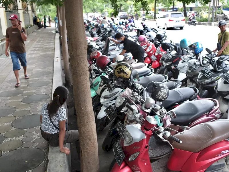 Ilustrasi. Tempat Parkir di depan Mall Panakkukang.