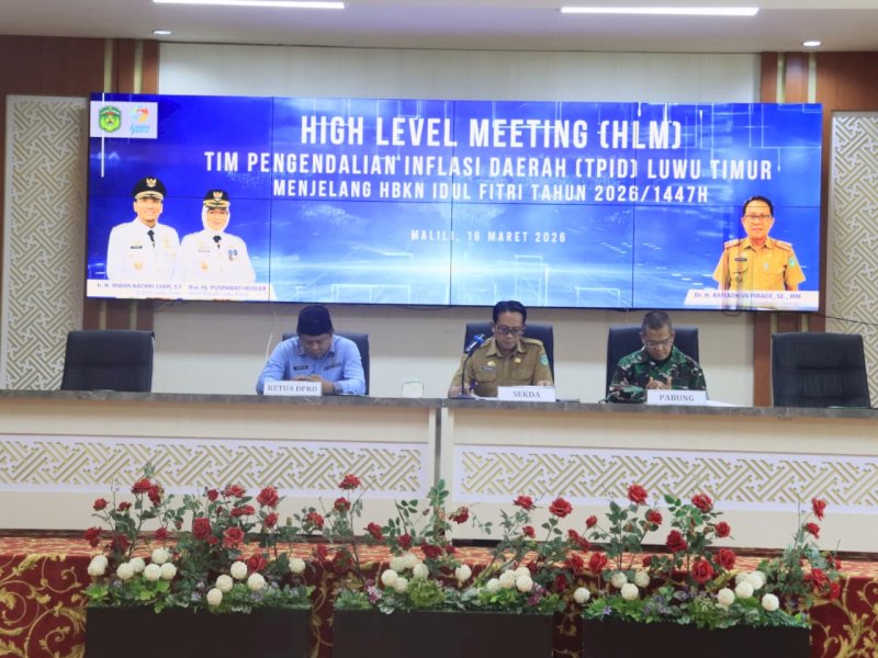 Sekretaris Daerah Luwu Timur, Dr. Ramadhan Pirade, pimpin rapat High Level Meeting (HLM) Tim Pengendalian Inflasi Daerah (TPID) di Aula Sasana Praja, Kantor Bupati, Senin (16/03/2026). @Jejakfakta/dok. Humas Pemkab Lutim