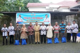 Jelang Idul Fitri, Wabup Gowa Salurkan Sembako untuk 80 Guru Honorer