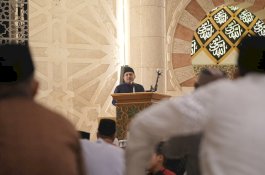 Hadiri Tarawih di Masjid Raya, Munafri: Silakan Takbir, Tapi Jangan Konvoi dan Nyalakan Petasan