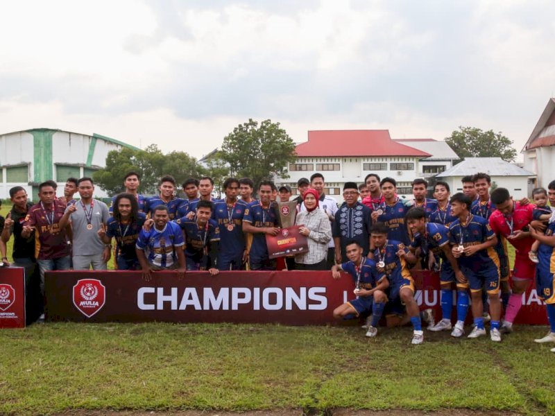 Wakil Wali Kota Makassar Aliyah Mustika Ilham resmi menutup Liga Mulia Ramadan 2026. Tim CTI keluar sebagai juara usai mengalahkan Tim Masale 2-0 di final, di Lapangan Stadion FIK UNM, Rabu (18/3/2026). @Jejakfakta/dok. Humas Pemkot Makassar