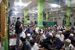 Tarawih Ramadan di Barrang Lompo, Wali Kota Munafri Perkuat Silaturahmi dan Dorong Program Pro Rakyat