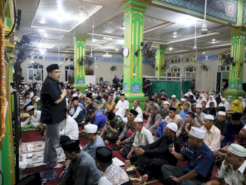 Wali Kota Makassar, Munafri Arifuddin, bersama jajaran Pemerintah Kota Makassar menutup rangkaian Safari Ramadan di Pulau Barrang Lompo, Kecamatan Kepulauan Sangkarrang, Rabu (18/3/2026) malam. @Jejakfakta/dok. Huimas Pemkot Makassar