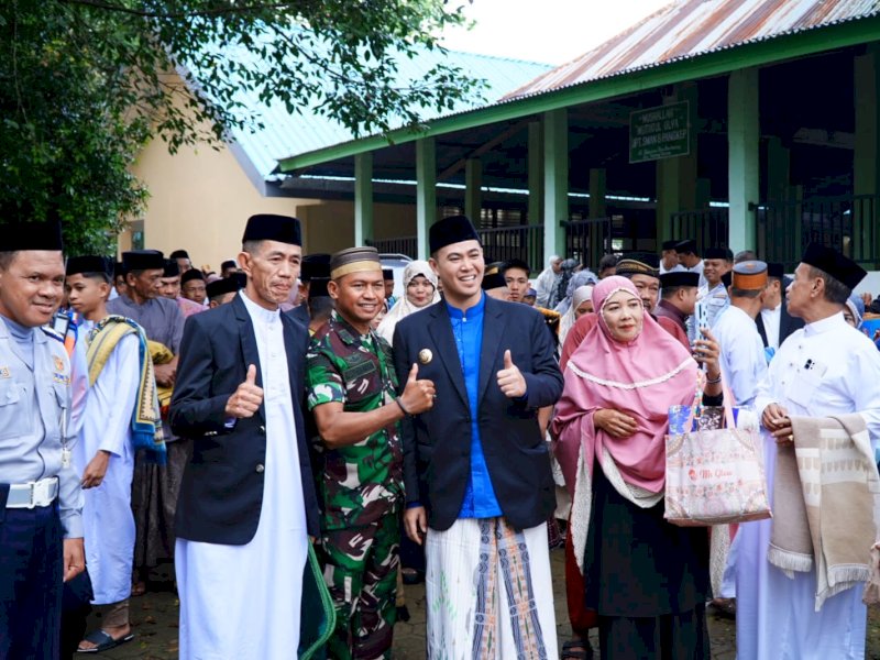 Bupati Kabupaten Pangkep Muhammad Yusran Lalogau melaksanakan salat Id 1447 Hijriah di daerah pegunungan Desa Bantimurung, Kecamatan Tondong Tallasa Kabupaten Pangkep. @jejakfaktacom/Humas Pemda Pangkep