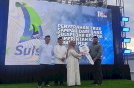 Refleksi Setahun IBAS&ndash;PUSPA, Bank Sulselbar Serahkan Truk Sampah untuk Lutim