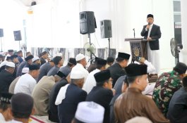 Takbir Bergema di Masjid Agung Malili, Bupati Irwan Ajak Jadikan Idulfitri Momentum Akselerasi Pembangunan