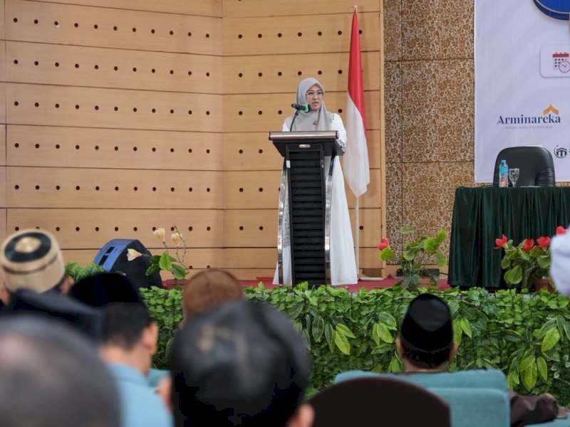 Bupati Gowa, Sitti Husniah Talenrang saat menghadiri Musyawarah Besar dan Halal bi Halal Ikatan Cendekiawan Alumni Timur Tengah di Hotel UIN Makassar, Sabtu (28/3/2026). @Jejakfakta/dok. Humas Pemkab Gowa