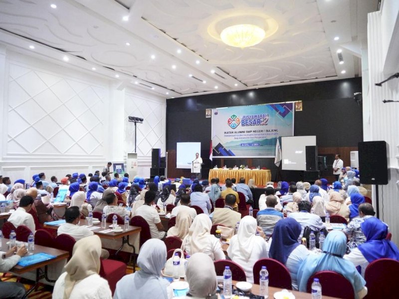Wakil Bupati Gowa, Darmawansyah Muin saat membuka Musyawarah Besar (Mubes) II IKA SPENSAB di Hotel Travelers Makassar, Sabtu (28/3/2026). @Jejakfakta/dok. Humas Pemkab Gowa