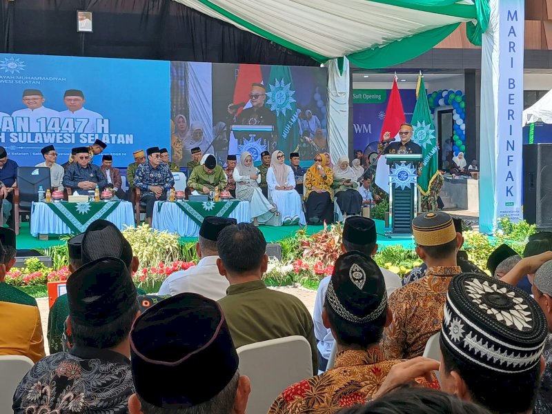 Sekretaris Umum Pimpinan Pusat Muhammadiyah, Abdul Mu'ti yang juga Menteri Pendidikan Nasional,  saat memberikan tausiyah Syawalan 1447 Hijriah yang digelar di Halaman Gedung Pusat Dakwah Muhammadiyah Sulawesi Selatan, Tamalanrea, Sabtu (28/3/2026). @Jejakfakta/Nurdin Amir