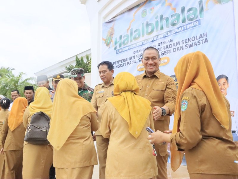 Bupati Luwu Timur, Irwan Bachri Syam, dan dihadiri unsur Forkopimda, Sekretaris Daerah Ramadhan Pirade, para asisten, staf ahli, kepala OPD, serta seluruh ASN dan PPPK lingkup Pemkab Luwu Timur, apel pagi perdana pasca cuti bersama Hari Raya Idul Fitri 1447 Hijriah yang dirangkaikan dengan Halal Bihalal di Halaman Kantor Bupati, Senin (30/03/2026). @Jejakfakta/dok. Humas Pemkab Lutim