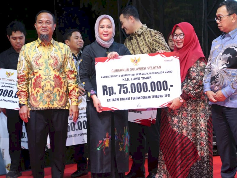 Wakil Gubernur Sulawesi Selatan, Fatmawati Rusdi, didampingi Gubernur Sulawesi Selatan, Andi Sudirman Sulaiman, saat Penyerahan Apresiasi Pemprov Sulsel yang berlangsung di Rumah Jabatan Gubernur Sulsel, Makassar, Ahad (29/3/2026). @Jejakfakta/dok. Humas Pemkab Lutim