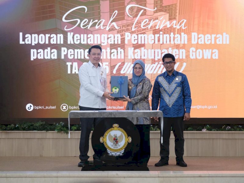 Bupati Gowa, Sitti Husniah Talenrang, saat penyerahan Laporan Keuangan Pemerintah Daerah (LKPD) Tahun Anggaran 2025 (unaudited) ke Badan Pemeriksa Keuangan (BPK) Perwakilan Provinsi Sulawesi Selatan, Senin (30/3/2026). @Jejakfakta/dok. Humas Pemkab Gowa